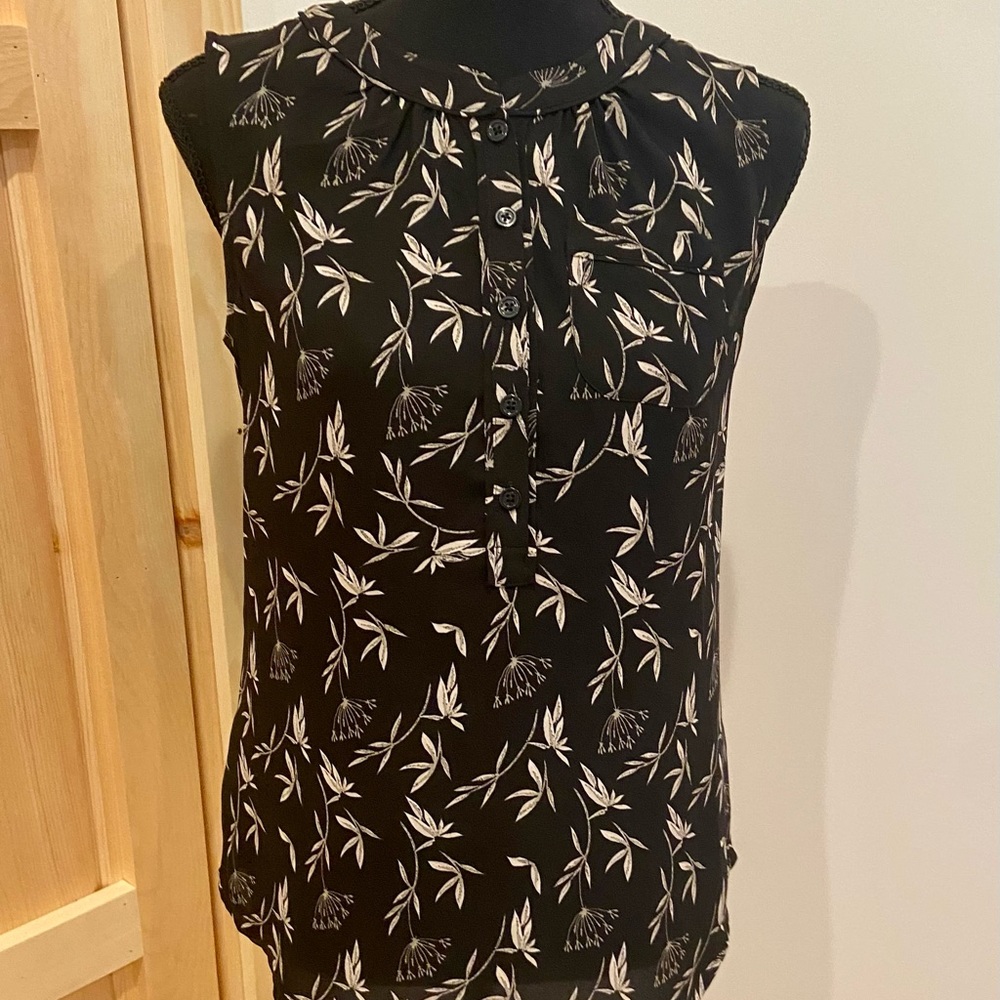 LOFT Sleeveless top w/ button down and pocket